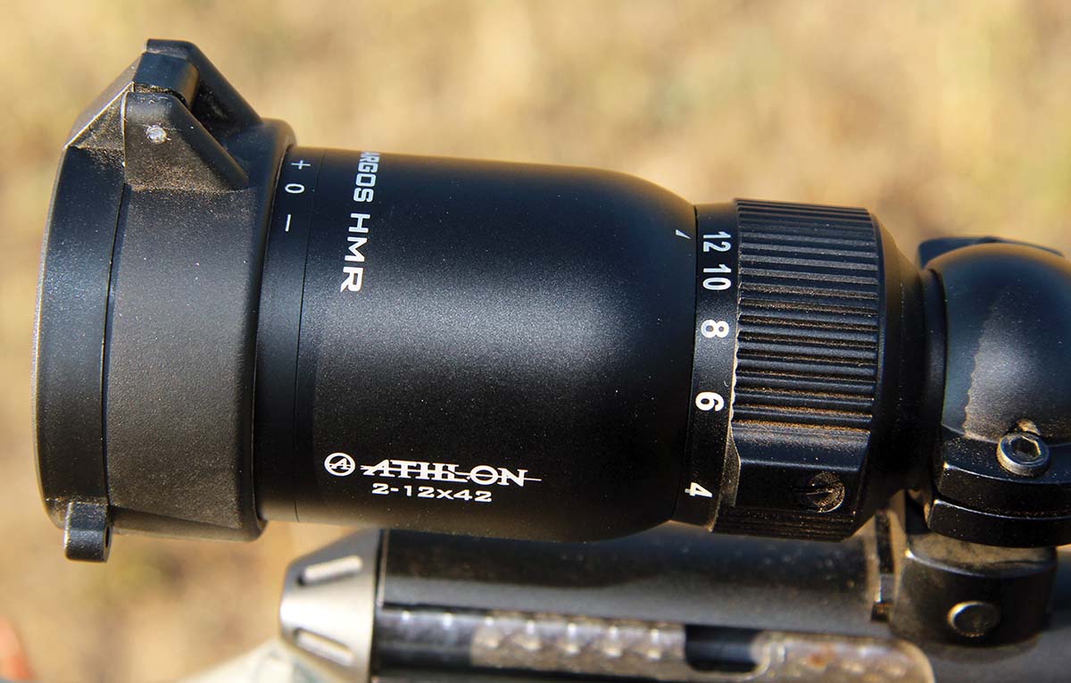 The magnification ring is knurled for a firm grip and runs smoothly. All even numbers are numerated and etched in white to be easy to see, even in low light.